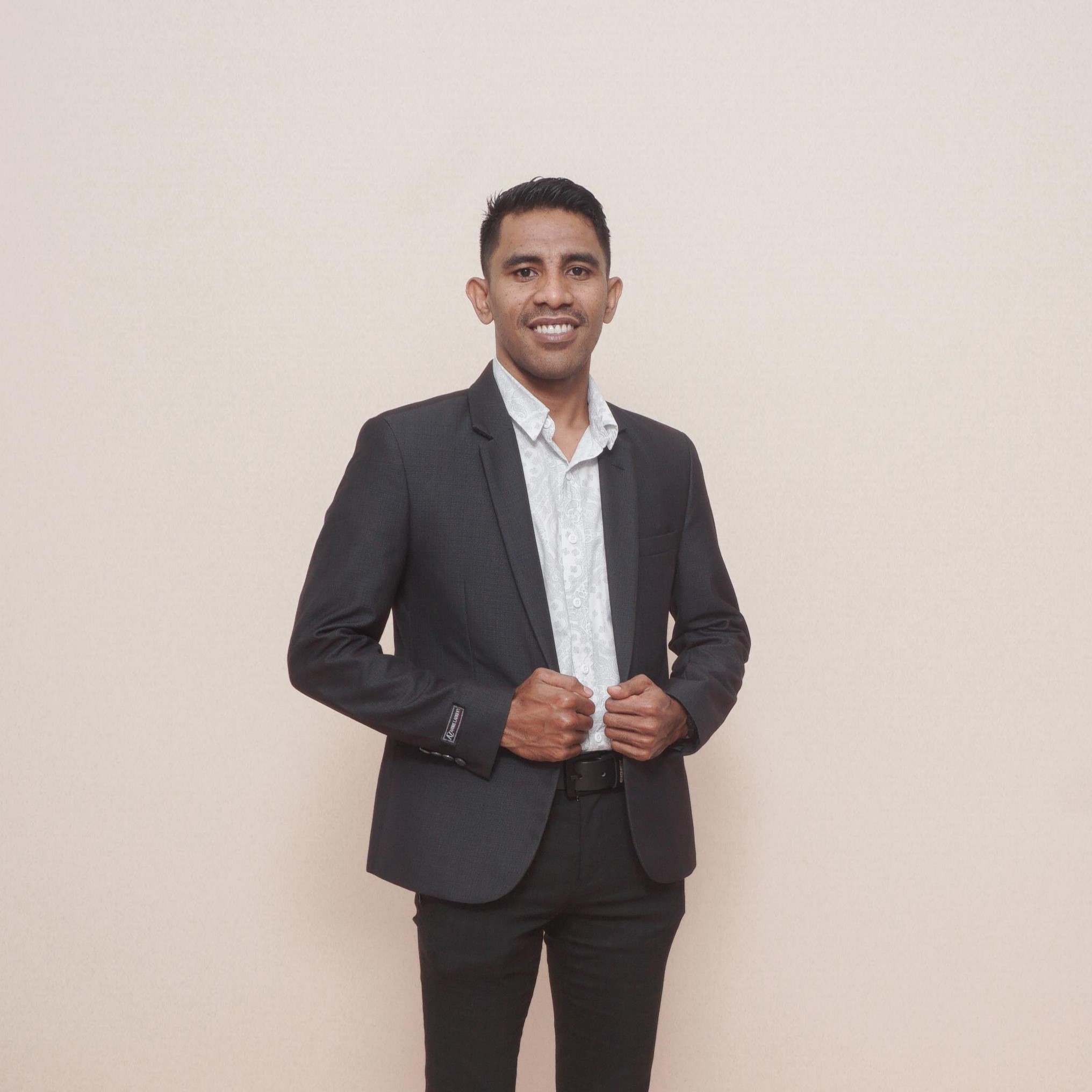 Miswar Tomagola, S.H.